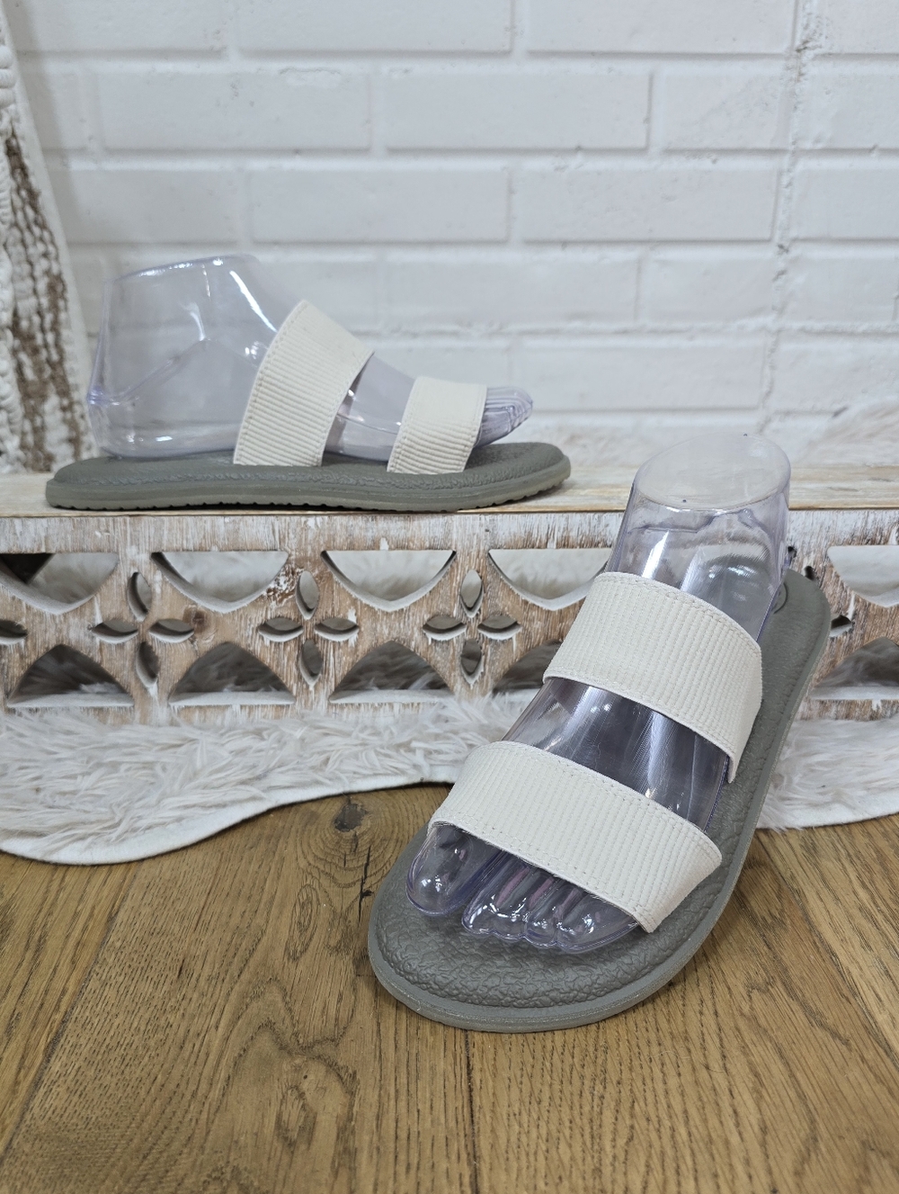 Sanuk Two Strap Slide Sandals Cream Straps Gray Footbed Size 7